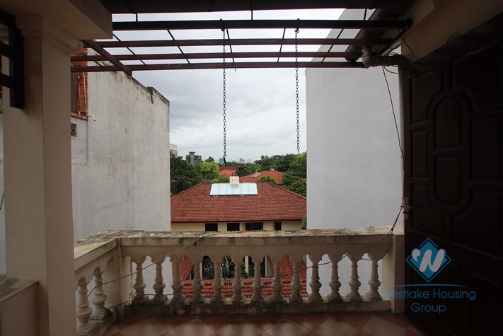 Cheap house for rent in Dang Thai Mai st, Tay Ho, Ha noi